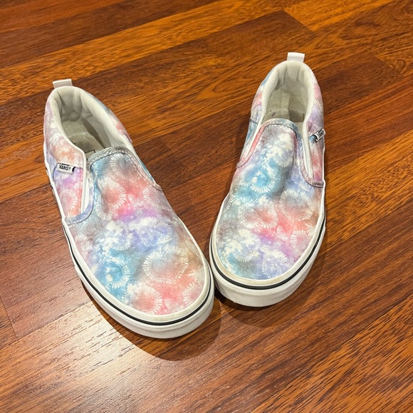 Girls Vans sneakers size 2.5.  Only worn a few times - Picture 1 of 5
